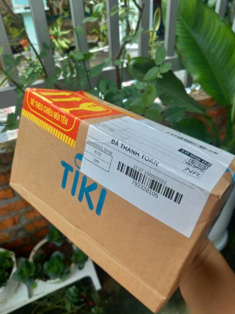 Sản phẩm được đóng gói rất chỉn chu, bao bì thân thiện, có tặng kèm vòi xịt dùng rất tiện. Mùi thơm tự nhiên dùng rất thích. Rửa mặt sạch, lau khô rồi xịt lên da mặt cảm giác rất đã. Sản phẩm được đóng gói rất chỉn chu, bao bì thân thiện, có tặng kèm vòi xịt dùng rất tiện. Mùi thơm tự nhiên dùng rất thích. Rửa mặt sạch, lau khô rồi xịt lên da mặt cảm giác rất đã.