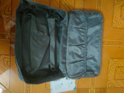 Túi có nhiều ngăn, dễ sắp xếp đồ, thuận tiện khi xếp đồ lót đi du lịch