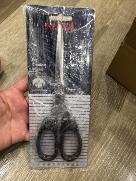 Đóng gói tốt. Giao nhanh 2h. Kéo sắt bén. Shipper thân thiện.