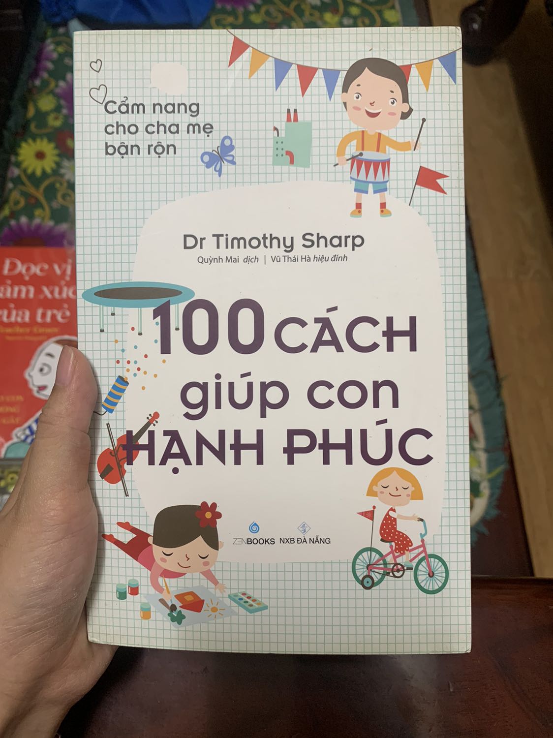 Sách đóng gói cẩn thận, giấy đẹp