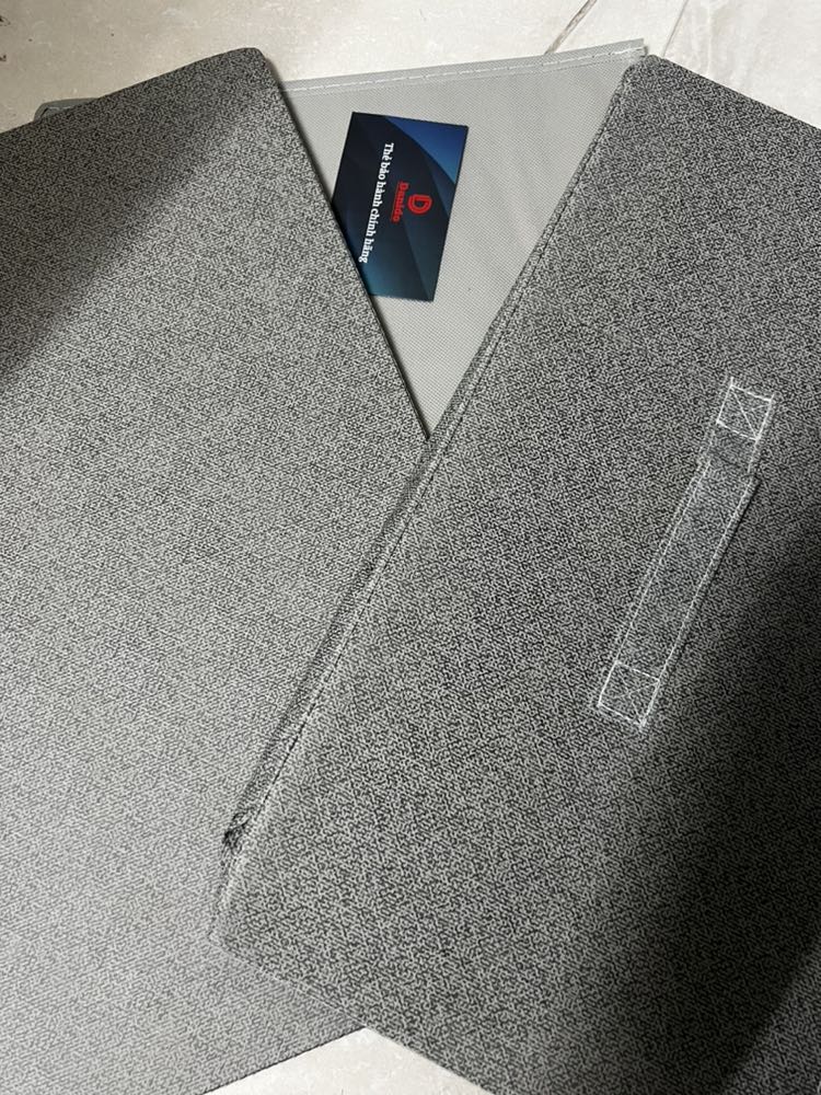 Shop giao hàng rất nhanh nhaa mình mới đặt thứ 5 mà sáng thứ 6 đã nhận đc rồi á
Hộp vải bên ngoài màu khá xinh đúng với ảnh mẫu. Mình có nhờ shop tư vấn về kích thước vì không ước được kích thước thật mà mấy bạn admin bên này tư vấn nhiệt tình lắm ý☺️
Điểm trừ nho nhỏ là hộp có mùi hơi hắc một chút chắc do mình nhạy cảm. Nói chung là cho shop 10đ nhaaa lần sau sẽ ủng hộ tiếp:3