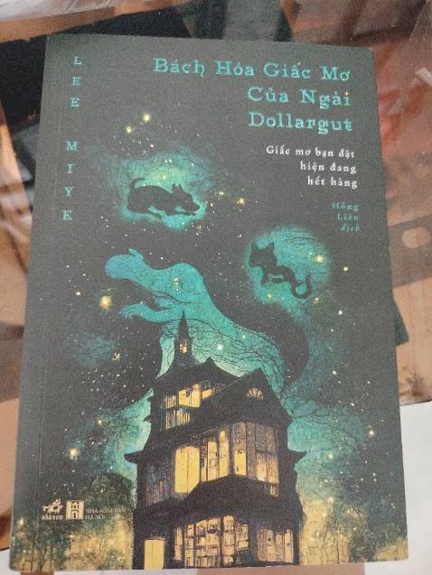 Không có bookmark, sách ok. Nội dung hay, không bị móp méo, sách gần 300 trang