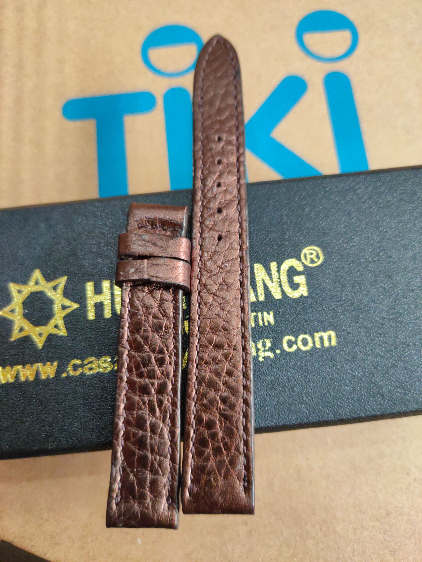 Dây da bò thật.... có hộp và thẻ bảo hành nhìn rất sang trọng