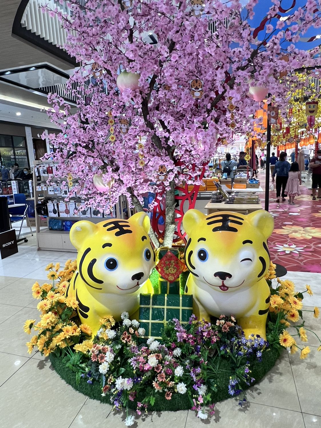 Việc tìm hiểu và sử dụng các mỹ phẩm làm đẹp luôn được các nàng đặc biệt quan tâm. Để mang lại hiệu quả làm đẹp tốt nhất thì việc lựa chọn loại mỹ phẩm chất lượng trên Tiki luôn làm mình an tâm Việc tìm hiểu và sử dụng các mỹ phẩm làm đẹp luôn được các nàng đặc biệt quan tâm. Để mang lại hiệu quả làm đẹp tốt nhất thì việc lựa chọn loại mỹ phẩm chất lượng trên Tiki luôn làm mình an tâm