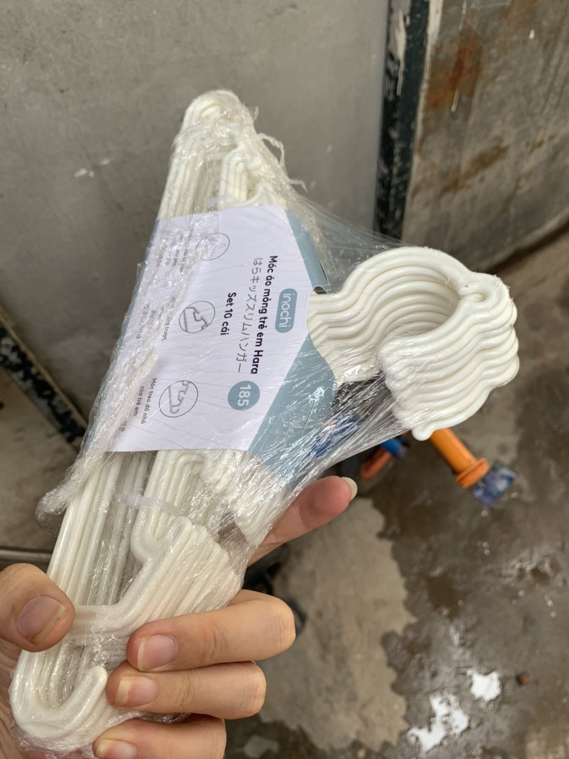 Loại móc trẻ em này cũng rất ưng ý luôn. Phơi áo bé ko sợ bay hay tuột