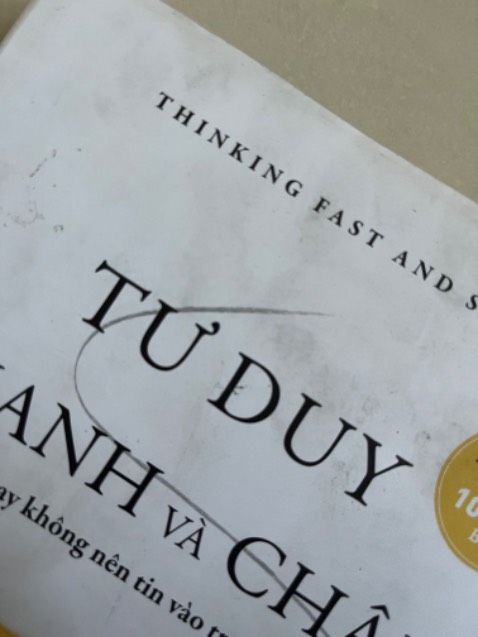 Sách sao bẩn quá shop ơi, bẩn lắm luôn ạ. Sách brand new hay secondhand vậy ạ? Buồn quá shop ạ