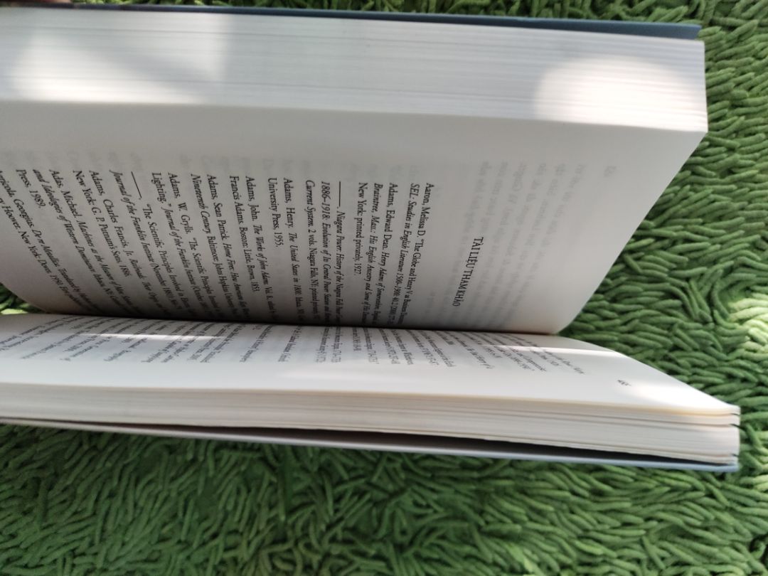 Cuốn này có tới 1/5 quyển là dùng để liệt kê chú thích, tài liệu tham khảo. Thật sự thấy tiếc khi phải chi tiền cho phần sách không hữu dụng này, mong NXB thay đổi cách làm để có giá tốt hơn, cuốn này không hề rẻ. Ngoài ra, bất kể đặt nhiều hay ít tiki trading chưa bao giờ đóng gói, bọc lót thật sự cẩn thận cả nên cho 3 sao thôi