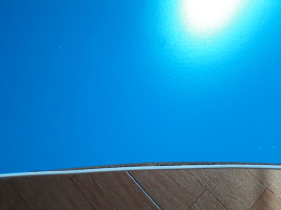 Sản phẩm hơi lỗi 1 chút... chắc do để lâu! Nhìn chung phản phẩm khá ổn! Giao hàng nhanh.