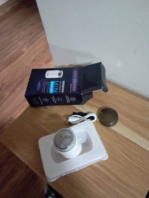 Khoảng 1 -2 ngày là nhận được, giao hàng cực nhanh phải nói là siêu nhanh. 
Máy cạo râu nhỏ bé mà đỉnh thật. Hàng ok đẹp lắm ưng lắm lun ý sẽ ủng hộ shop.