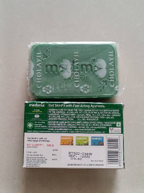 Xà bông thơm mùi thảo mộc,cầm tắm cũng dễ chịu,ko khô da,tuy nhiên mình thik mùi chai sữa tắm cùng loại hơn