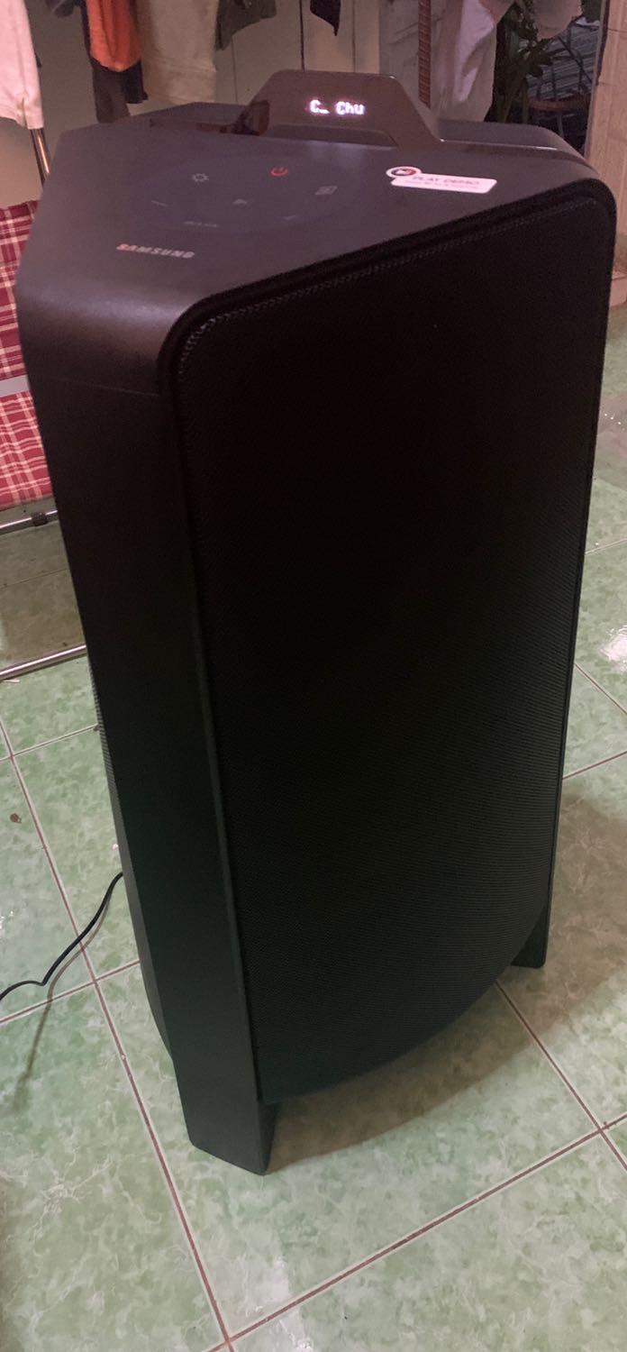 đã quá pepsi ơi :v cơ mà nó nặng quá, cơ mà Samsung thâu tóm mấy công ty âm thanh đình đám cả rồi nên chất lượng ae khỏi bàn cãi 😌