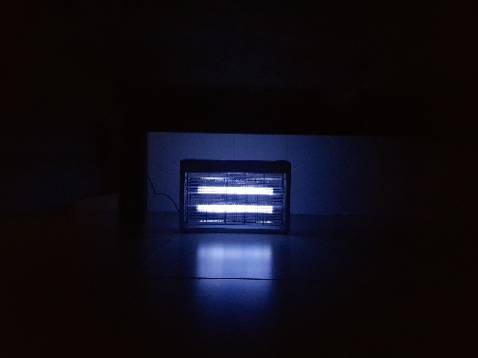 Xem review trên tinh tế youtube thì bảo là ánh sáng an toàn, ko tiếng ồn, ko mùi, dễ dàng vệ sinh, tiết kiệm điện năng tiêu thụ. Thực tế nhận hàng với bao bì tem phiếu bảo hành rất yên tâm. Sp mới tinh, nguyên vẹn, chắc chắn, đẹp, nhẹ, gọn. Thương hiệu tin cậy của gia đình. Về độ bền  lâu thì chắc vài năm cũng ko hư được.😁