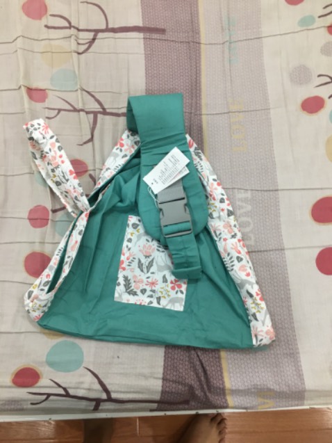 Địu có chất lượng rất tốt, đường chỉ may chắc chắn và đẹp, màu sắc thật đẹp hơn trong ảnh.    Khoá loại to rất an tâm khi sử dụng Địu có chất lượng rất tốt, đường chỉ may chắc chắn và đẹp, màu sắc thật đẹp hơn trong ảnh.    Khoá loại to rất an tâm khi sử dụng