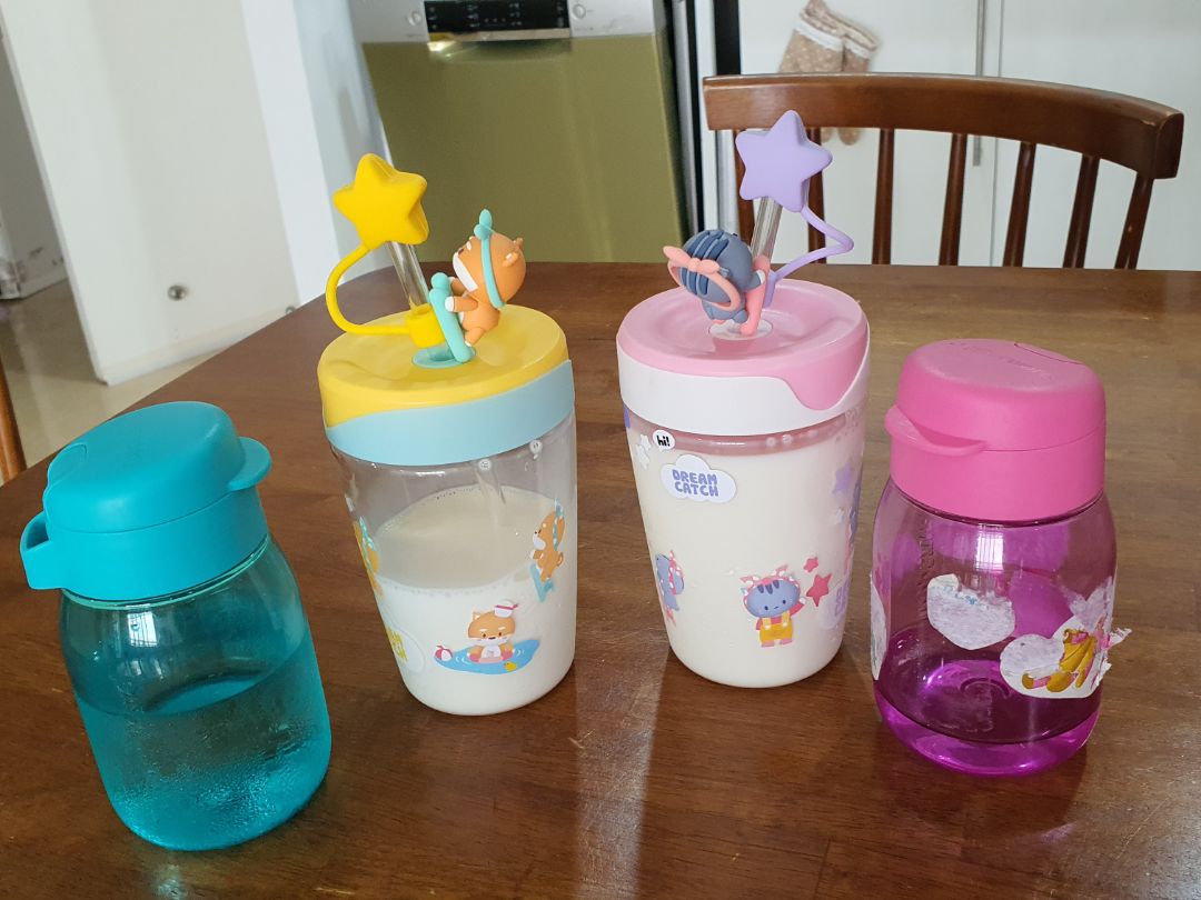 thiết kế đẹp và xinh xắn cho các bé
chất lượng ngoại quan khá tốt.
các bé rất thích và uống sữa thường xuyên hơn.