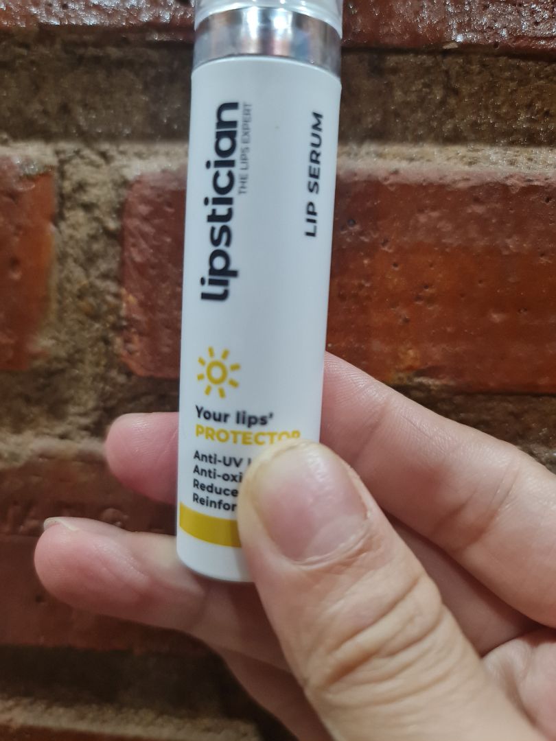 quá thích luôn..mới thoa có 1 ngày mà thấy môi đỡ thâm hơn rồi..mùi thơm dễ chịu quá thích luôn..mới thoa có 1 ngày mà thấy môi đỡ thâm hơn rồi..mùi thơm dễ chịu