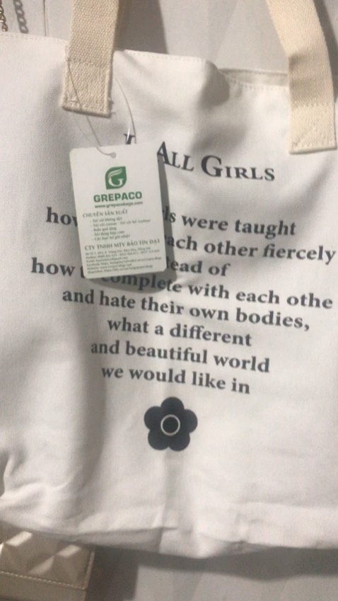 Chất liệu vải tốt, khoá kéo chắc chắn, túi đúng như mô tả, nên mua nha mọi người