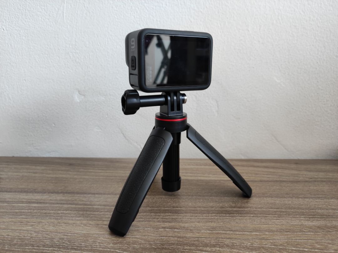 Nhìn cũng có vẻ chắc chắn xịn xò, độ bền thì phải sử dụng 1 thời gian mới đánh giá được.