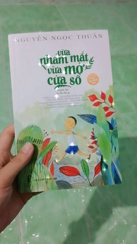 Mình được bạn giới thiệu cuốn này nên mình đặt để đọc. Sách có seal bọc bên ngoài. Shop đóng gói kĩ. Xác nhận đơn hàng và giao sách nhanh
