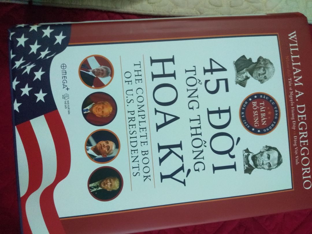 Sách rất hay và bổ sung thêm kiến thức cho mình hiểu rõ hơn về các tổng thống của Hoa kì. Sách về hơi móp nhưng không ảnh hưởng đến bên trong nhiều. Rất đáng giá tiền