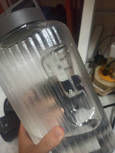 Chất lượng cứng cáp, bền, có tay cầm dễ xách nước dù rất nặng