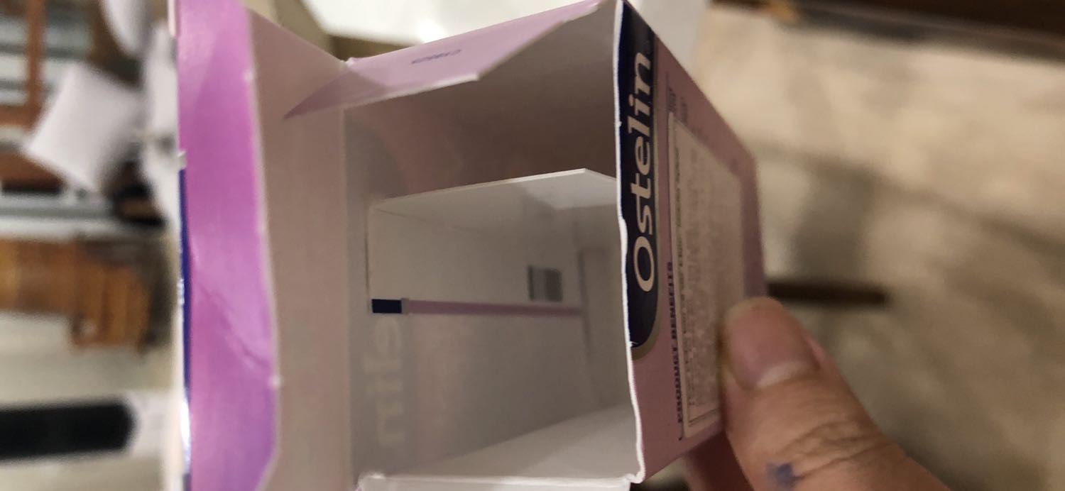 Sản phẩm vị dâu nhưng khi mở ra không có mùi dâu cũng ko có vị thơm như hàng đã mua lần trước
Trong hộp cũng ko có ống tiêm kèm lọ để lấy thuốc cho con uống
Đề nghị TIKI đổi hàng cho mình vì không giống mọi lần mình mua

Đã gọi điện thoại lên TIKI đang đợi giải quyết, chưa bao giờ mua hàng thất vọng vậy