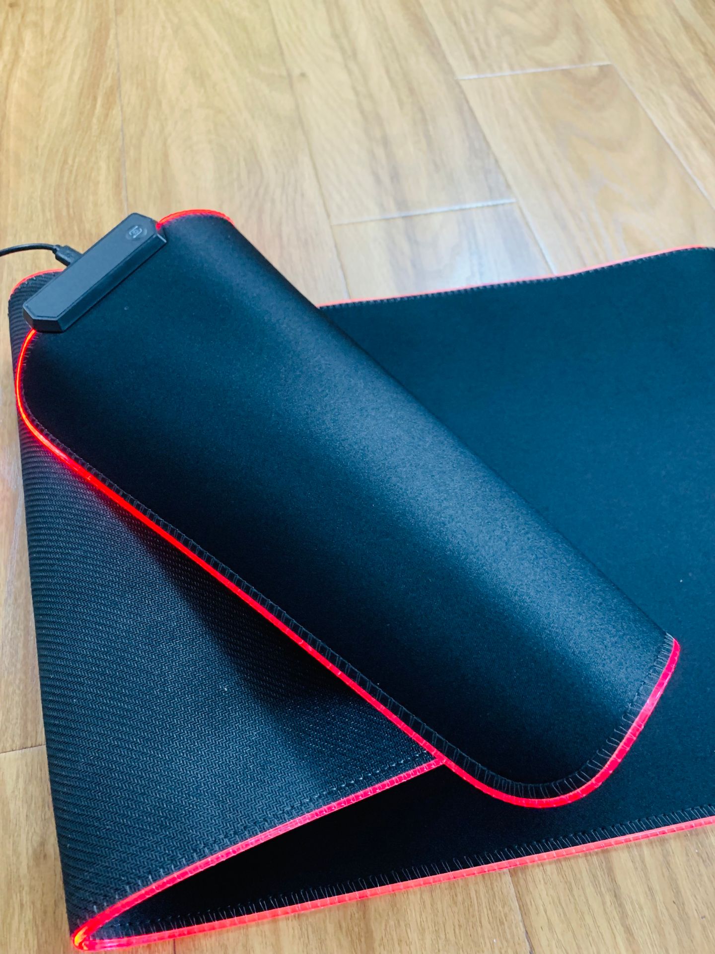 Sản phẩm đúng mô tả, đóng gói chắc chắn. Có nhiều tuỳ chỉnh màu khá hay. Di chuột ngon và nhạy. Nên mua nhé ae