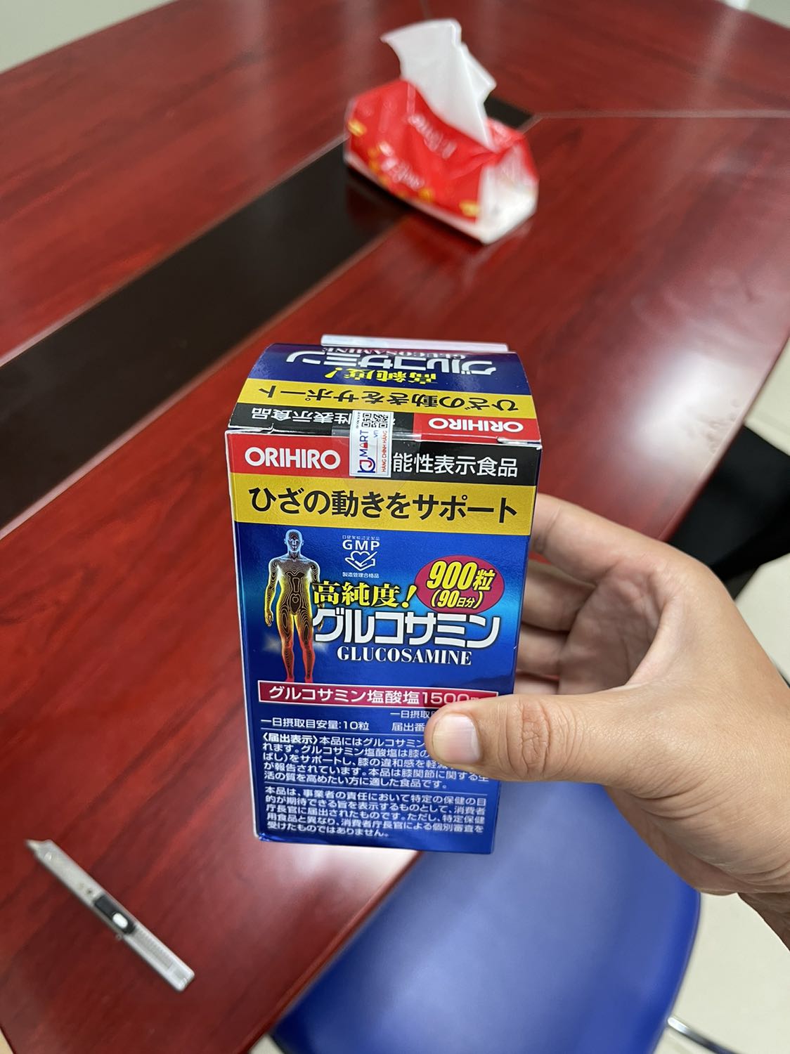 Mình chưa dùng nhưng vì tin những sp nội địa nhật, và khá tin tưởng Tiki Trading. Tuy nhiên lần này có vài điều comment:
1- Sp không có tờ hướng dẫn rời??? Một sp dùng vào cơ thể con người cần có phần thông tin, ít nhất bằng tiếng nước ngoài hoặc việt hoá. Mình thấy thông tin trên nhãn sp là chưa đủ thông tin.
2- Không có hoá đơn kèm theo, sp được nhập khẩu (có tem, nhãn nhập khẩu bởi KJ Mart VN). Mình nghĩ là 1 thiếu sót vì sp là dạng thực phẩm chức năng dùng vào cơ thể cần có sự đảm bảo cao.
3- Tiki Trading không có phần “chat” trao đổi. Rất bất tiện.