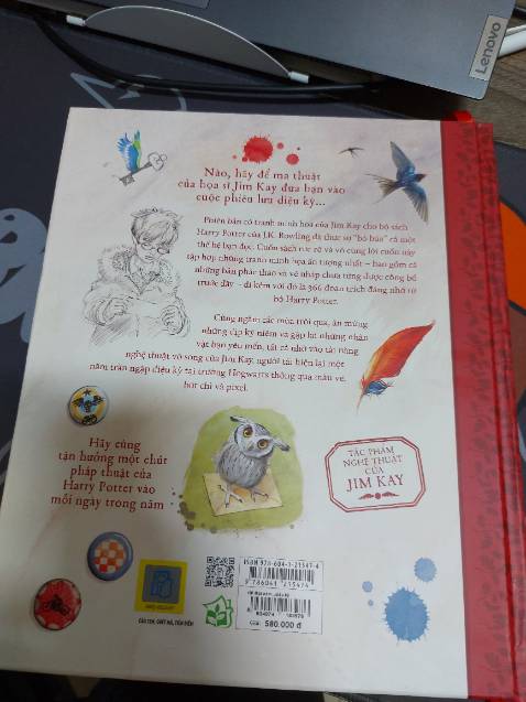 Mê art của Jim Kay quá nên phải mua thoi😘😘