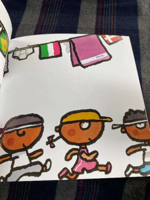 sách hay ship nhanh hôm sau đã có rồi, sách của tác giả này rất lạ và đúng tâm lý trẻ con