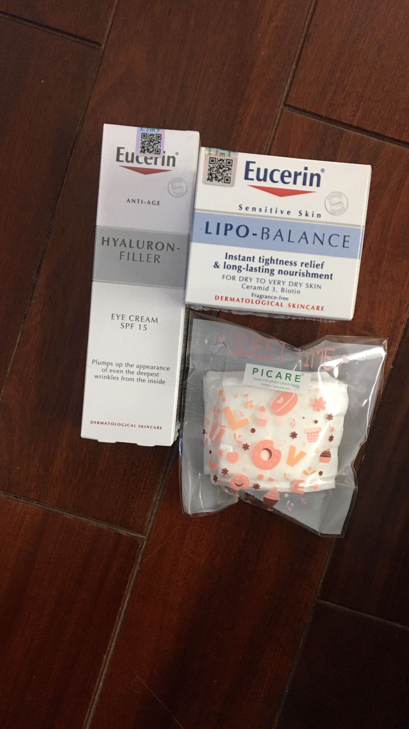 Shop đóng gói kĩ, giao hàng đúng dự kiến, chất lượng phải để dùng thử mới biết, nhưng mà eucerine mình dùng các sp khác thì ok lắm Shop đóng gói kĩ, giao hàng đúng dự kiến, chất lượng phải để dùng thử mới biết, nhưng mà eucerine mình dùng các sp khác thì ok lắm