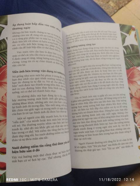 Cách trình bày màu mè đẹp mắt nhưng nội dung vô cùng nhạt nhẽo và cũ rích, góp nhặt lượm lặt từ những quyển sách self help khác. Đọc chưa đầy 15p đã hết cuốn sách vì đọc câu đầu đã đoán dc nội dung của cả đoạn. Đọc sách triết học hoặc tâm lý học Afred Adler xứng đáng hơn nhiều. Cực kỳ không khuyên quý vị nên mua.