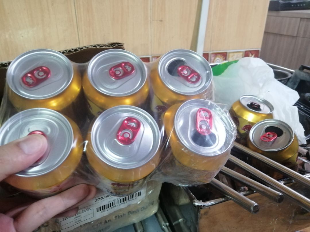 mua thùng nước mất 4 lon,nó không đáng gì nhưng hơi buồn cho việc quản lý làm khách hàng thất vọng