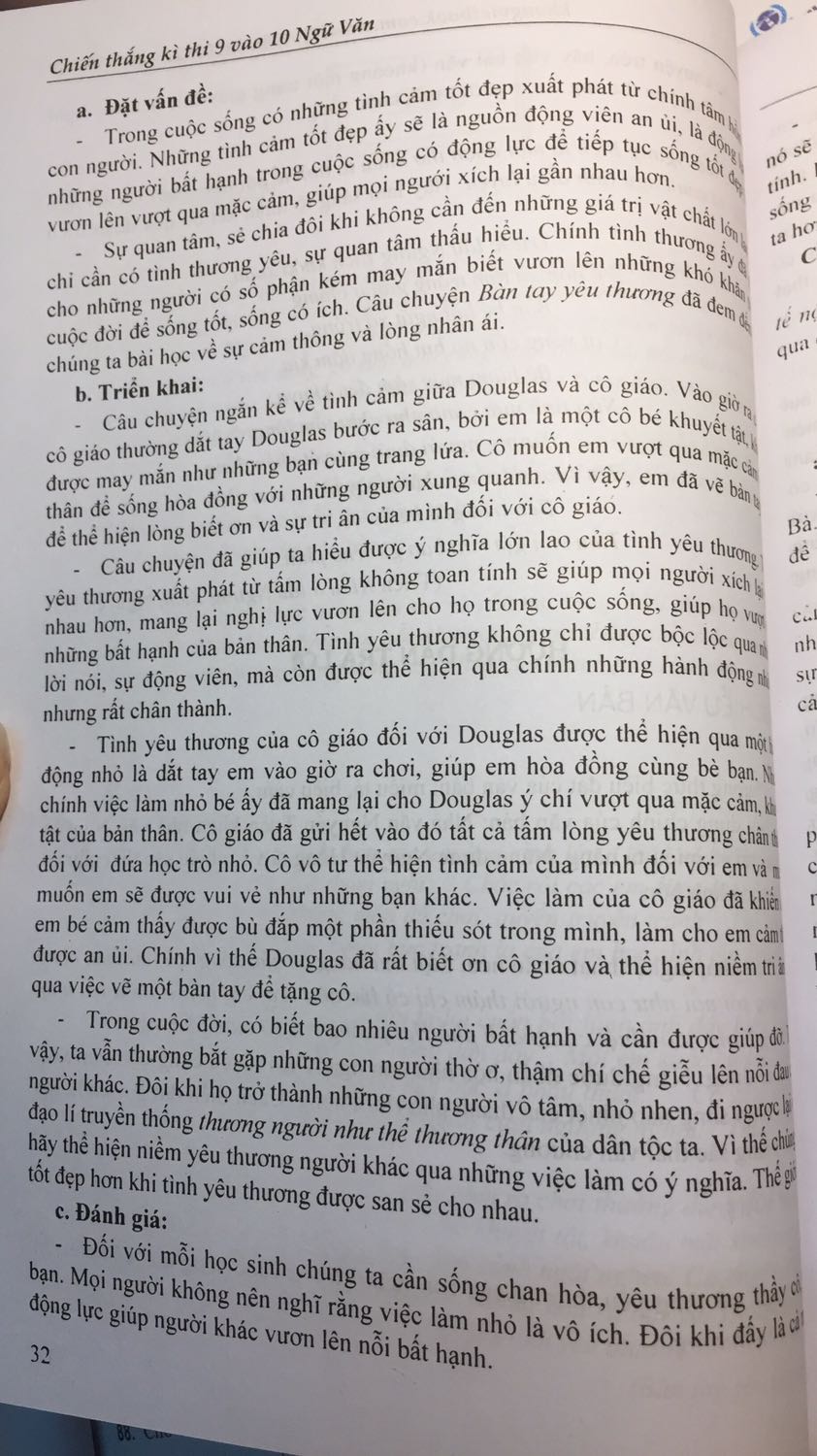 Cuốn sách rất hay, lời giải chi tiết, đề có chọn lọc. Nói chung là mình khuyên các bạn nên mua nhé, mình mua để ôn vào chuyên văn nên sẽ cố gắng mỗi ngày cày 1,2 đề