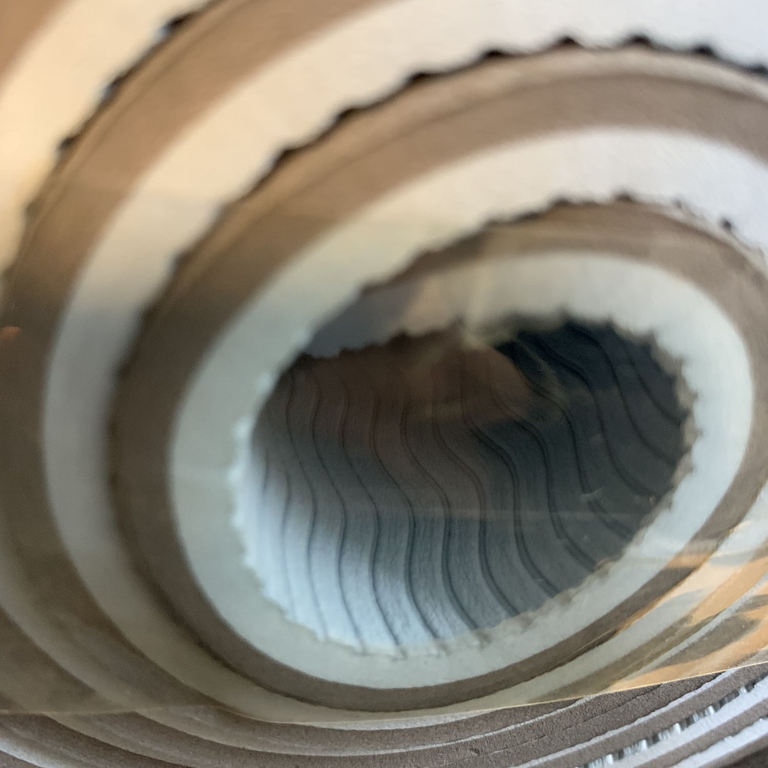 Thảm yoga 8mm xám..
Thảm rất đáng tiền, đồ dày chuẩn 8mm, êm, bâm sàn tốt, màu sắc này rất hài hoà, dễ dùng cho cả 2 vợ chồng..
Túi vừa vặn, rộng rãi nên dễ bỏ vào chứ ko như lần trc mua phải cái túi nhỏ, mỗi lần muốn bỏ thảm vào  là rất vất vả
Giao hàng thì tốc độ ko cao, nhưng mà đc cái phí rẻ