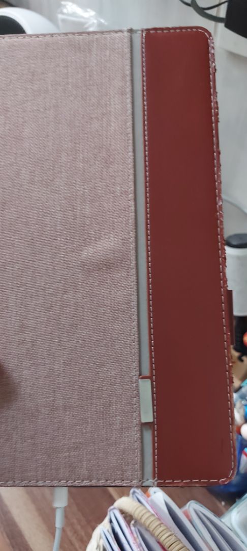 chất lượng không tốt, chưa gì đã bong tróc hết phần rìa.