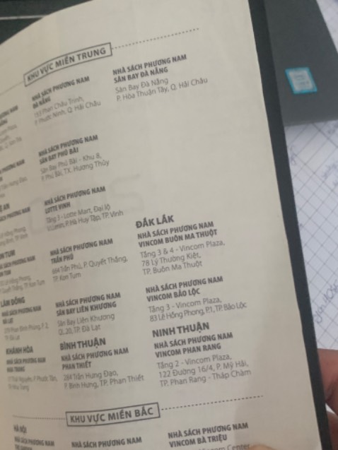 Sách được bao bì rất kĩ trừ 1 vài trang cuối hơi nhăn có chỗ bị rách