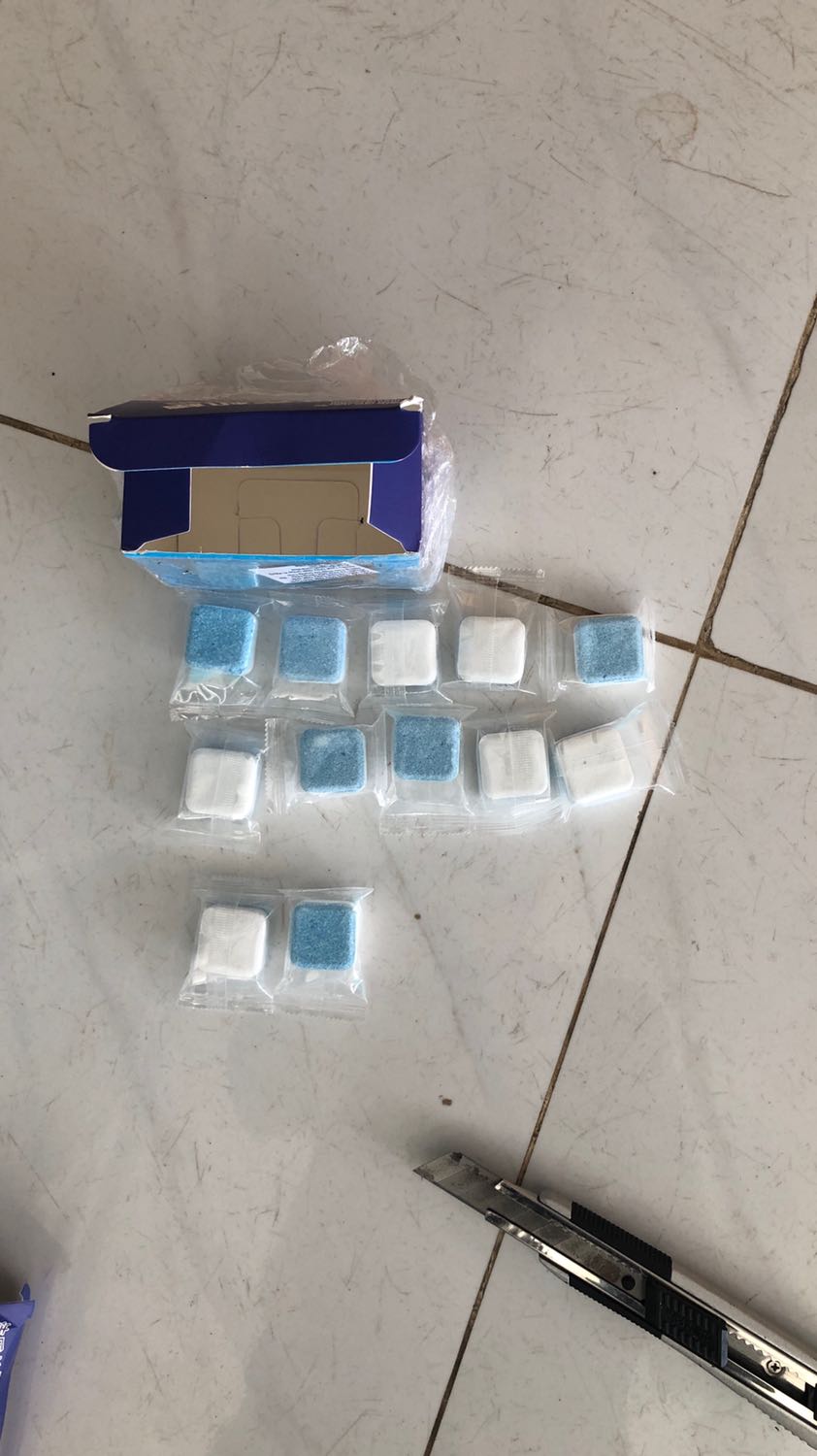 Hộp ghi 6 viên. Khui thì 2 hộp 1 có 12v, 2 h có 13v. Chưa dùng nên chưa đánh giá chất lượng.