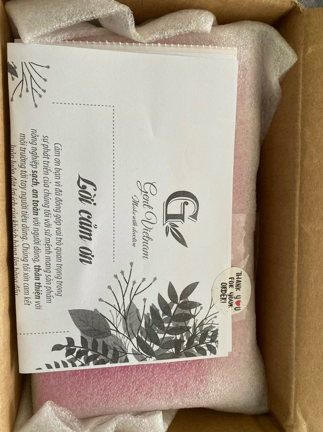 Shop giao hàng nhanh, đóng gói cẩn thận . Mình dùng được hơn năm , thấy da săn chắc hơn và mờ nám , sức khoẻ dc cải thiện sau sinh bé .