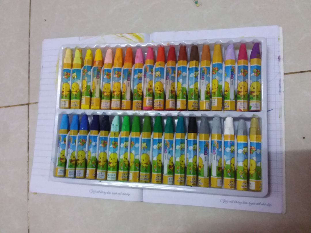 đóng gói cẩn thận, không bị gãy, giao hàng cực nhanh, màu đẹp, mượt, dễ phối và hòa màu với nhau, rất đáng để mua.(do mình xài và pha màu với nhau nên nhìn hình không được đẹp chứ lúc đầu đẹp lắm) đóng gói cẩn thận, không bị gãy, giao hàng cực nhanh, màu đẹp, mượt, dễ phối và hòa màu với nhau, rất đáng để mua.(do mình xài và pha màu với nhau nên nhìn hình không được đẹp chứ lúc đầu đẹp lắm)