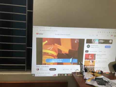 Máy chiếu quá ổn so với số tiền bỏ ra. Rất hài lòng.