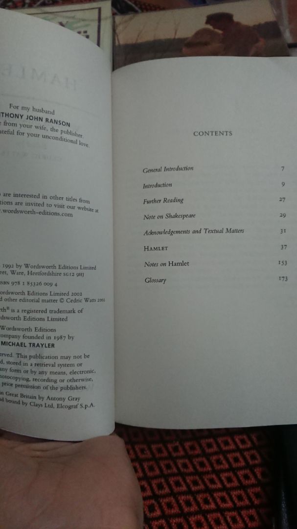 sách mới, giấy in chất lượng tốt, giao hàng nhanh.
mình thấy có khá nhiều từ cổ trong sách, nhiều chú thích dẫn giải, nhưng trên tất cả đây là một quyển sách mình rất thích, đọc có cái thú sướng sướng khó tả bằng lời á