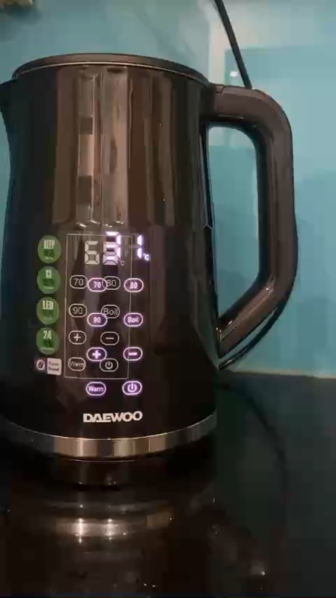 Ấm đun đẹp, hoạt động tốt, dễ sử dụng. Cửa hàng đóng gói hàng cẩn thận và hướng dẫn sử dụng nhiệt tình