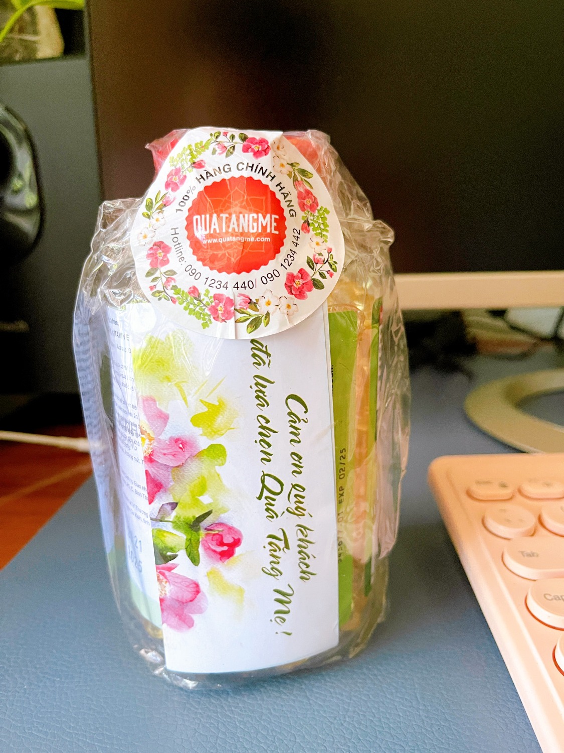 Date còn mới, hạn sử dụng lâu, sản phẩm nhìn tổng quan ok, không bị bể hay chảy nước, chỉ có điều giao hàng hơi lâu chút, làm shipper gọi giao hàng mà mình mém quên là đã từng đặt luôn, nhưng chắc do dịch nên thông cảm được! Hi vọng shop giữ vững chất lượng và chúc buôn may bán đắt nhé!