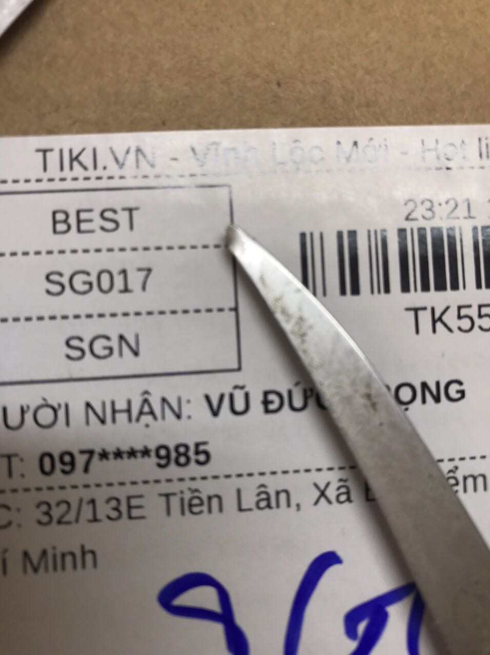 Vừa mới nhận hàng, dao như vầy mà cũng bán được, rỉ sét, cong móp đầu lưỡi, yêu cầu Tiki nói shop đổi lại hàng mới cho mình. Tks