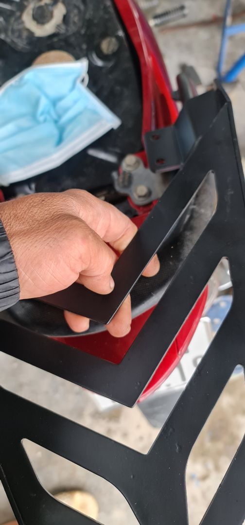 tôi mua baga xe wave mà sao gửi baga gì to vậy ko bỏ vô được