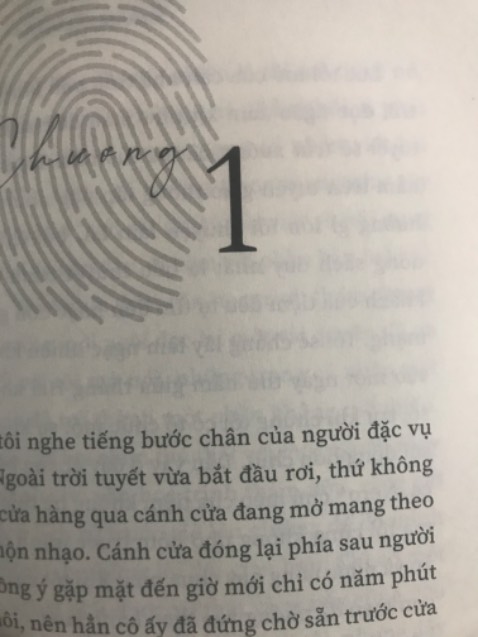 Sách có bìa đẹp ko có bao sách, nhg ko bị móp méo, hơi có bụi bám trên sách , giao hàng nhanh, nay đặt mai có rồi. Nội dung của cuốn sách cũng hay phù hợp với bạn nào yêu thích truyện thể loại tâm lý, kinh dị.