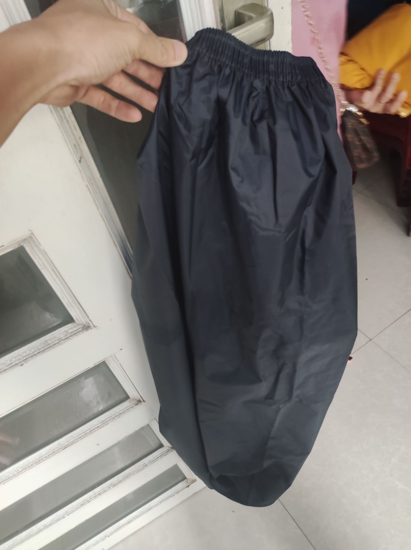 tệ hơn bộ đồ mưa mình mua 250k nữa huhu . đi có đám mưa đa bi thắm ước đồ