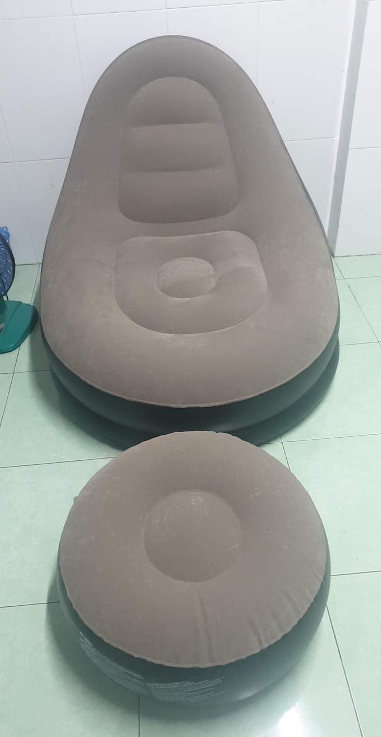 Chất lượng không được tốt , Bơm hơi vào ( Ghế lớn) để đến sáng xì hơi hết. Mới nhận hàng 5/8 .