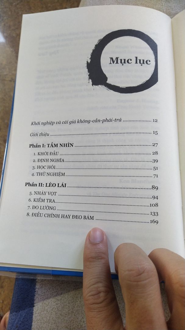 sách không dành cho mọi người vì kiến thức khá sâu.
tốt nhất nên có nền tảng cơ bản rồi hoặc có một vài dự án nhỏ gọn trước sẽ dễ thấm và tiếp thu tốt hơn.
với các bạn mới vào khởi nghiệp nên đọc lướt sau đó đọc lại nhiều lần, mỗi lần đọc lại sau khi va vấp trải nghiệm sẽ có góc nhìn mới tốt hơn.
trân trọng!!