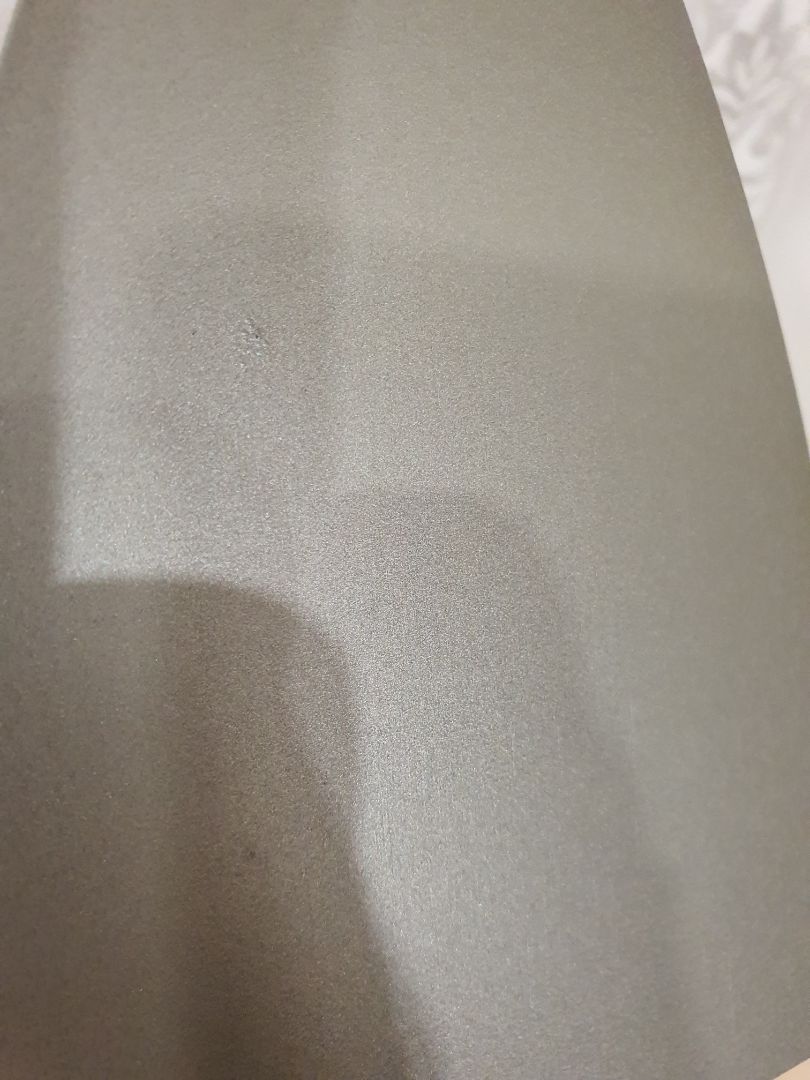 chất lượng lớp chống dính bị vốn cục. không đóng gói trước khi gửi. trên bao bì kg có gì liên quan đến tiki.